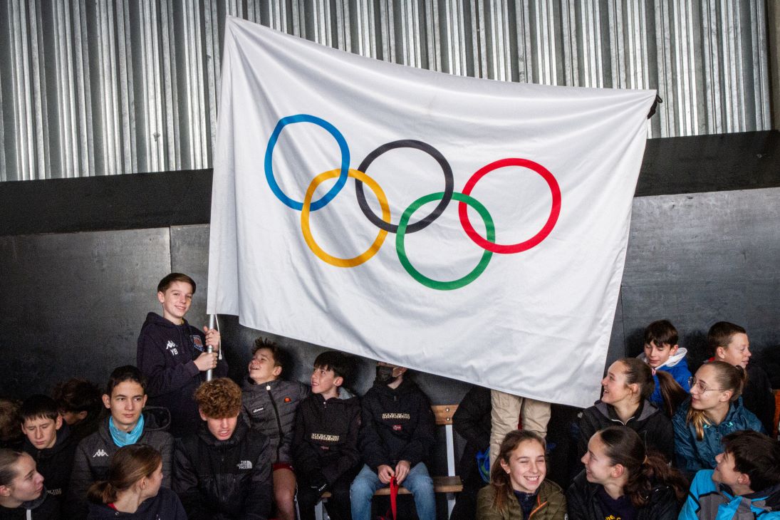 La tournée des drapeaux Olympiques au collège Albert Camus de Baraqueville