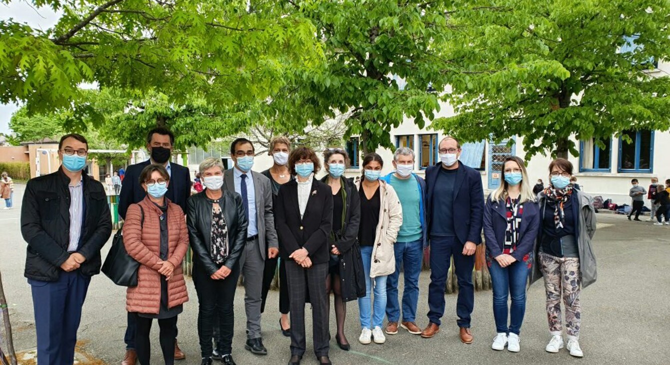 Visite de M. le Dasen et de Mmela Préfète à l'école M Guerret à Montauban