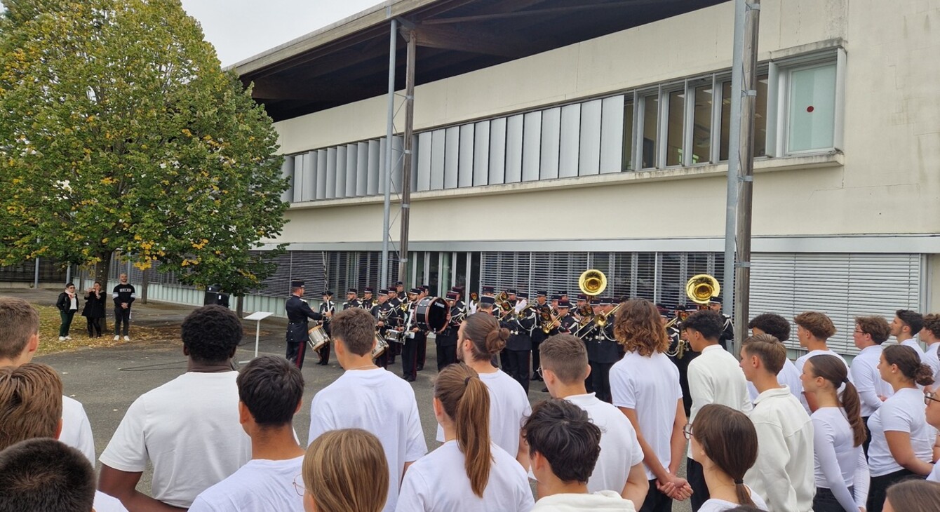 DSDEN 31 - village des uniformes - Grande.jpeg