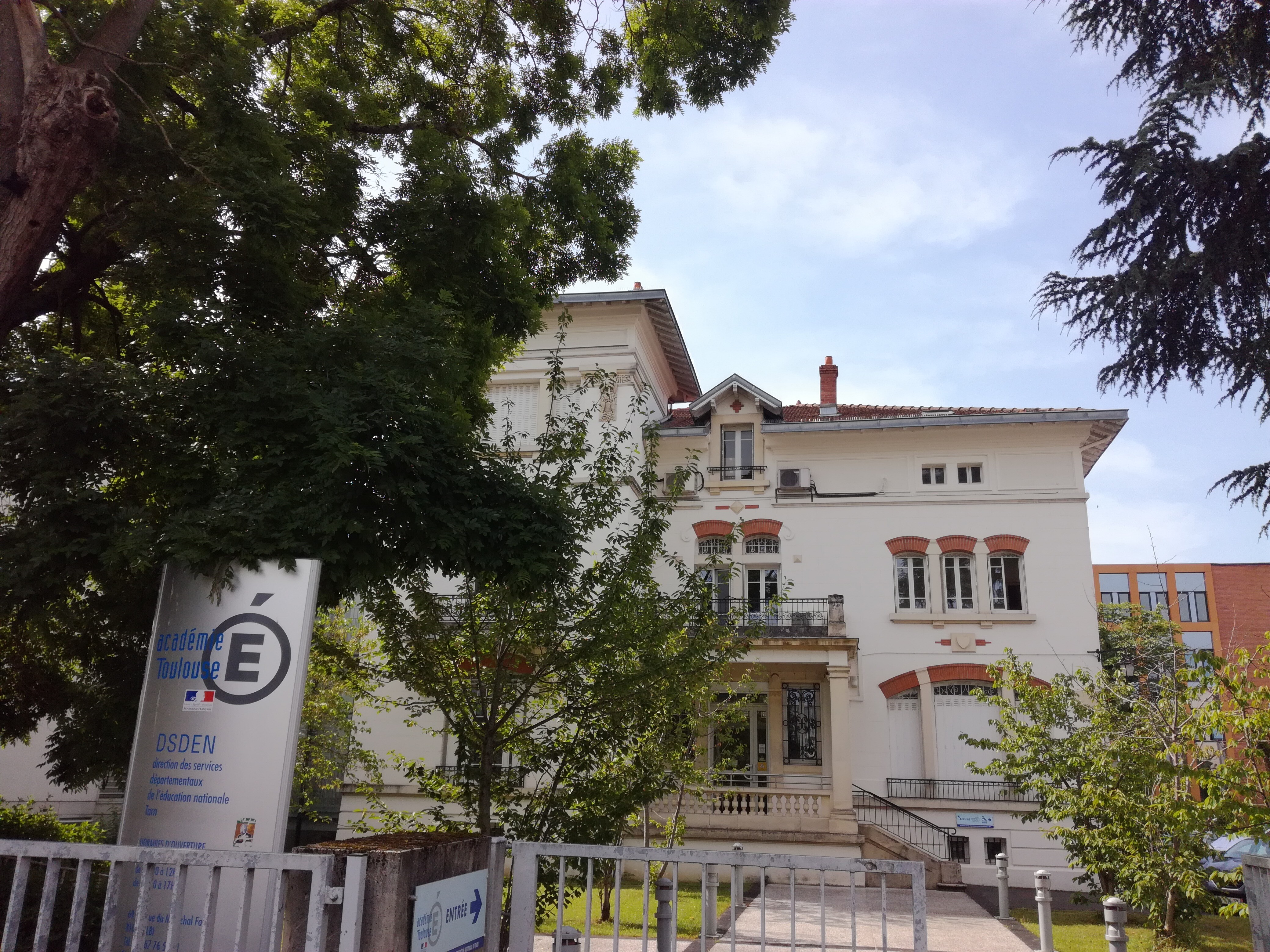Entrée de la DSDEN 81