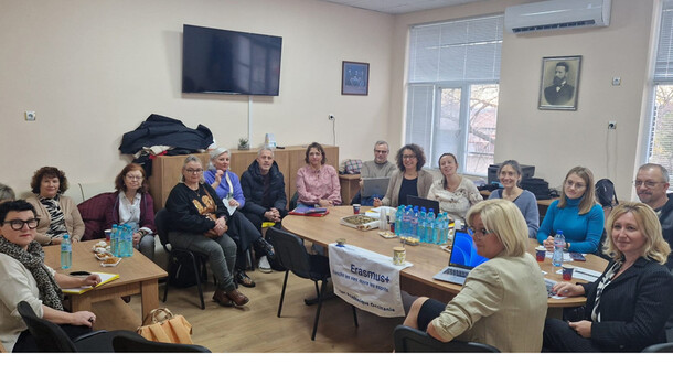25 nov école Hristo Botev à Saraya